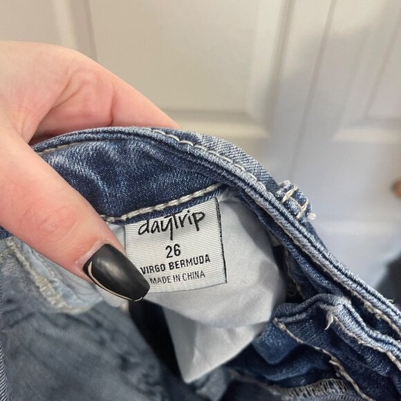 Vigoss Womens Blue Faux Flap Button Pocket Virgo Bermuda Jean Shorts Size 26 - Picture 3 of 10